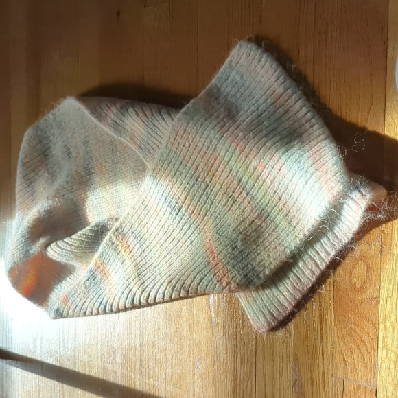 GAP scarf with pastel colors - Picture 3 of 6